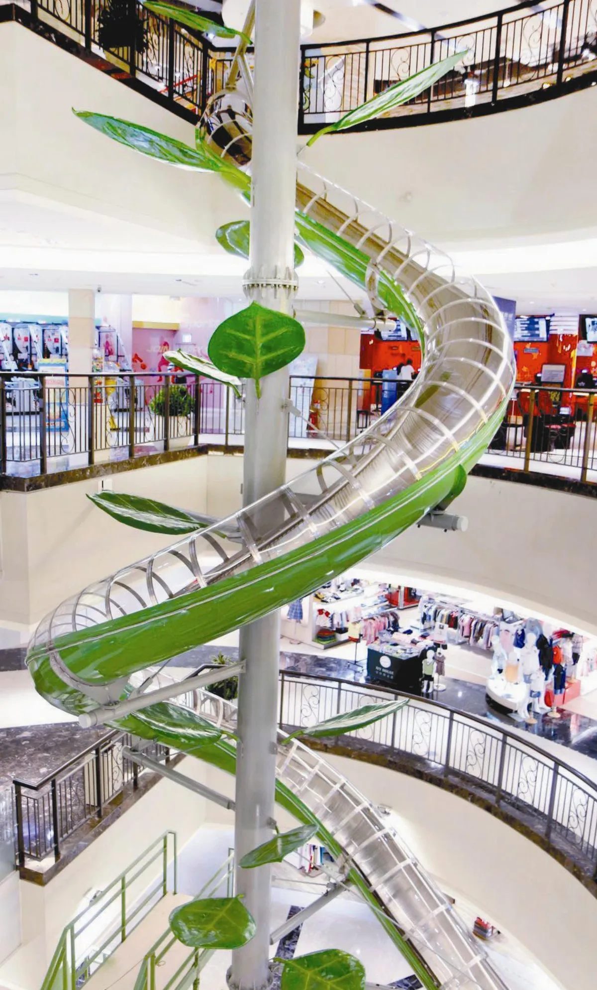 驚叫16秒！來溜亞洲最高滑梯