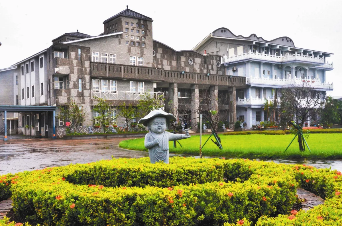 愛的擁抱35年不間斷 幸夫愛兒園 孩子的幸福城堡