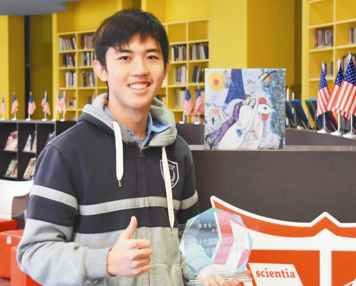 最年輕 17歲獲梁實秋中譯英評審獎