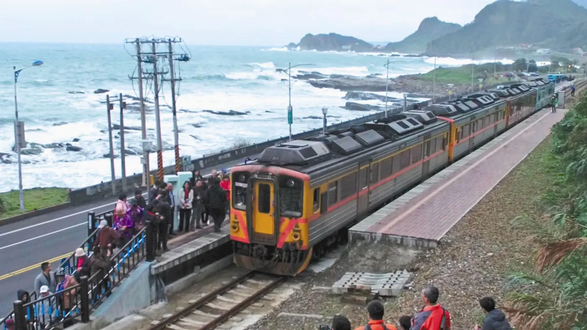 最美海景 八斗子站通車
