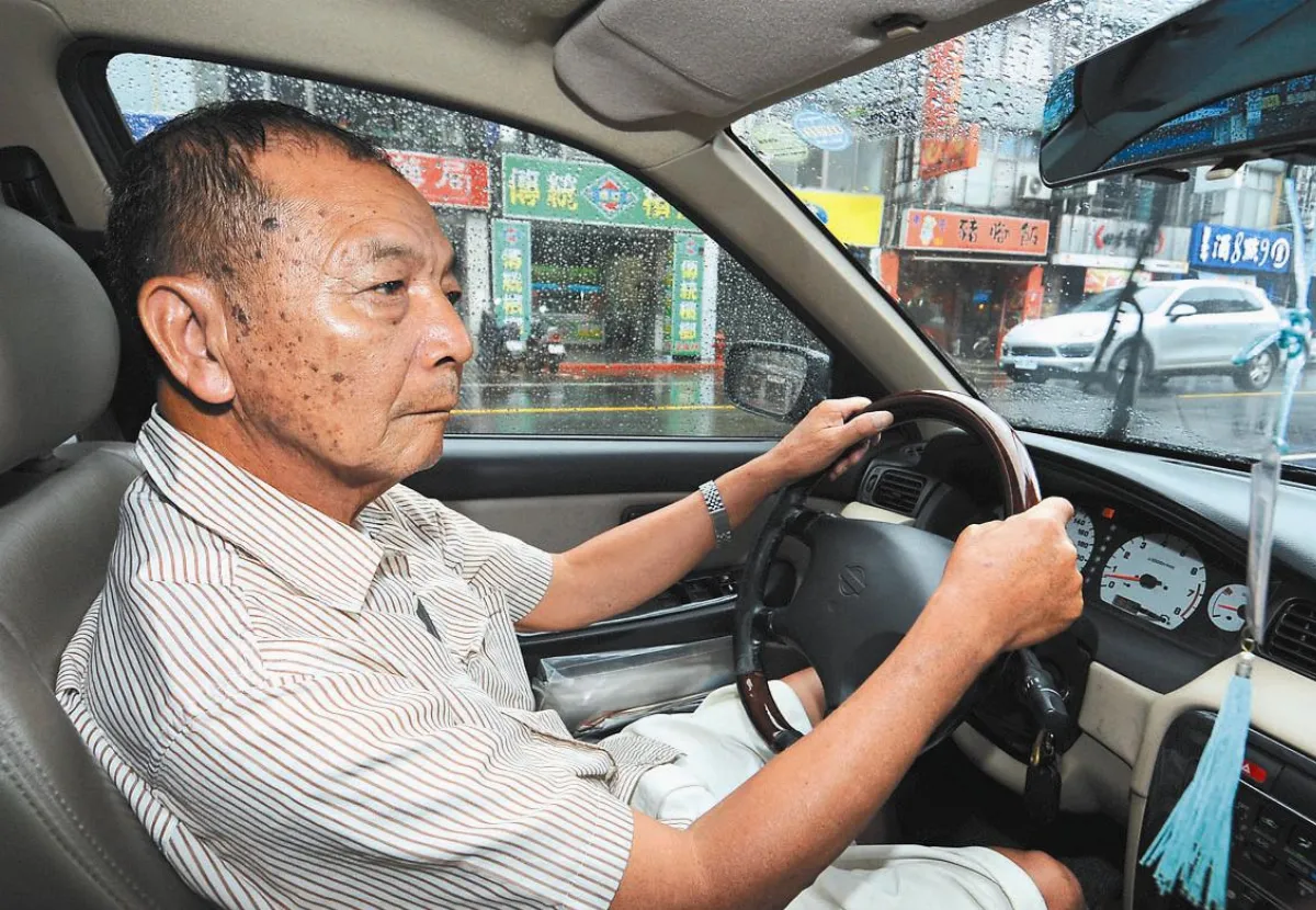 75歲老人換照 擬違規記錄者優先