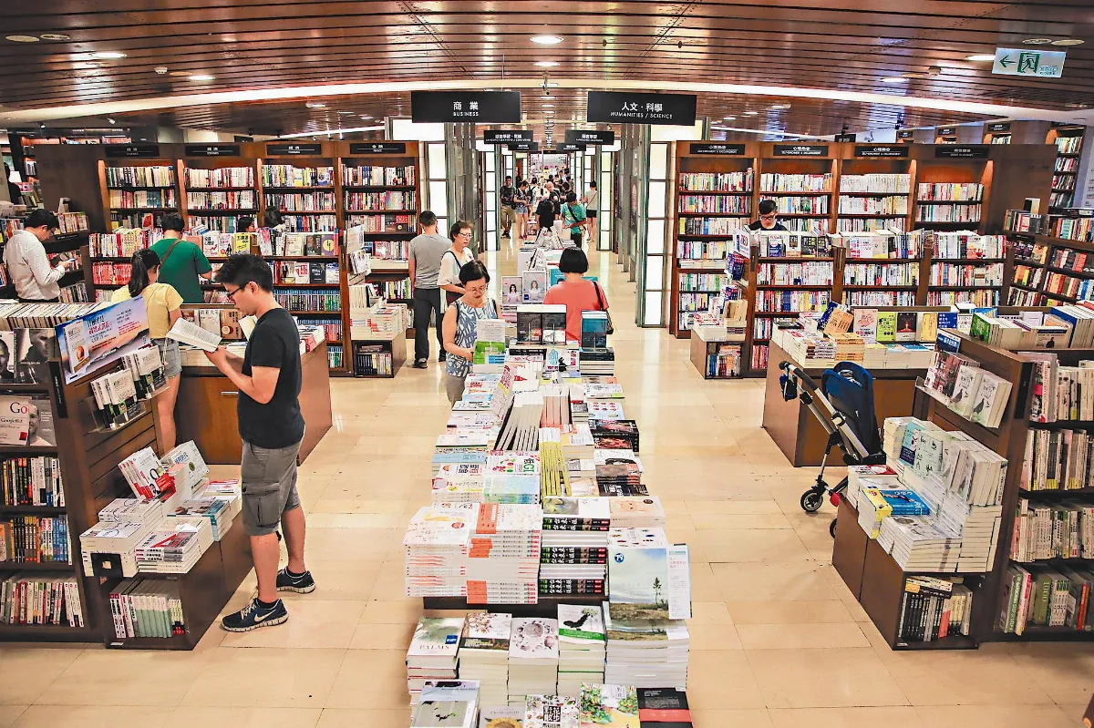 翻轉傳統書店 網路書店壓境 實體書店的危機和契機