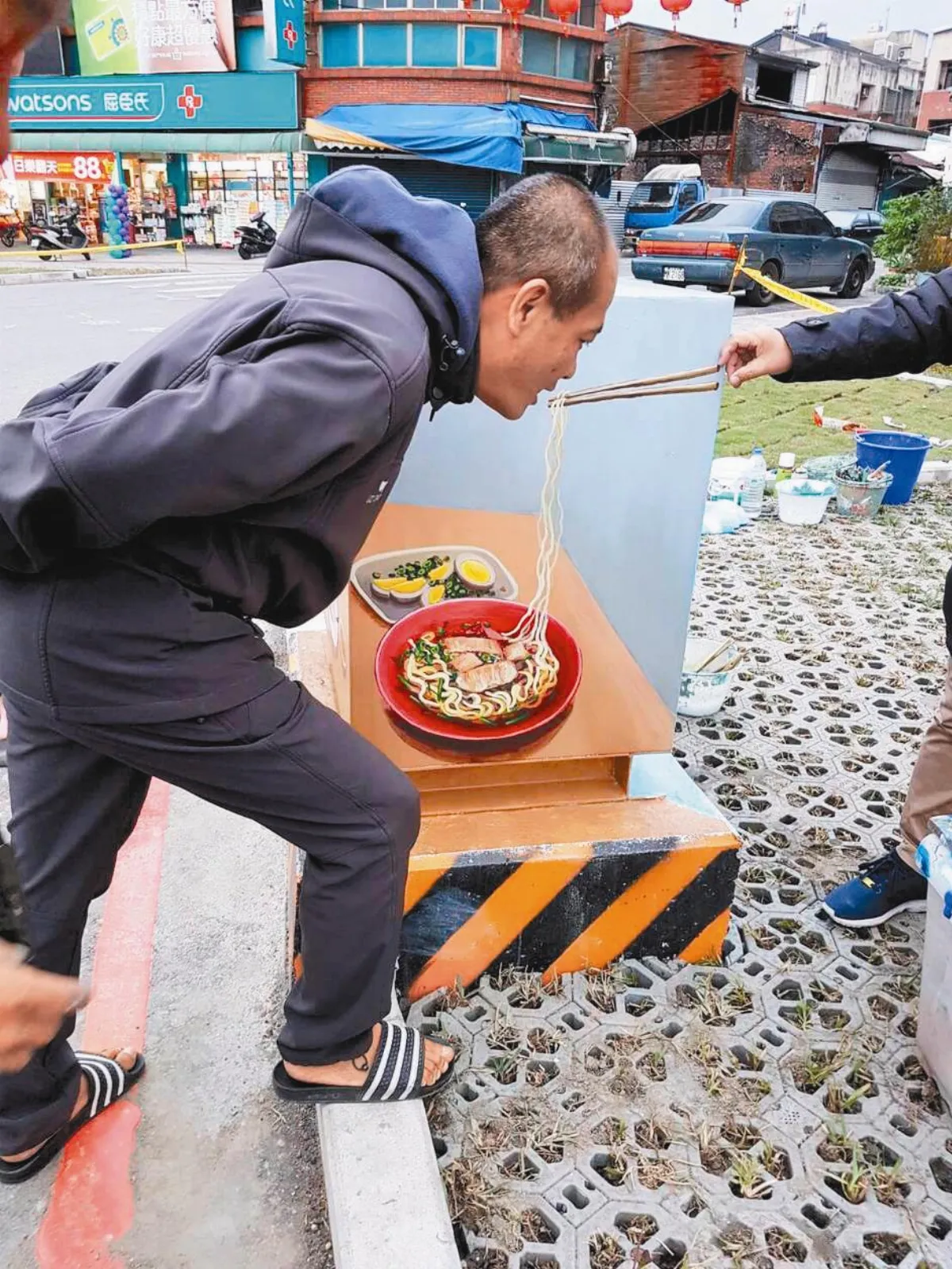 電箱變食堂 大家來吃麵