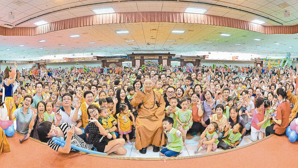 人間佛教給人歡喜 就是神聖性