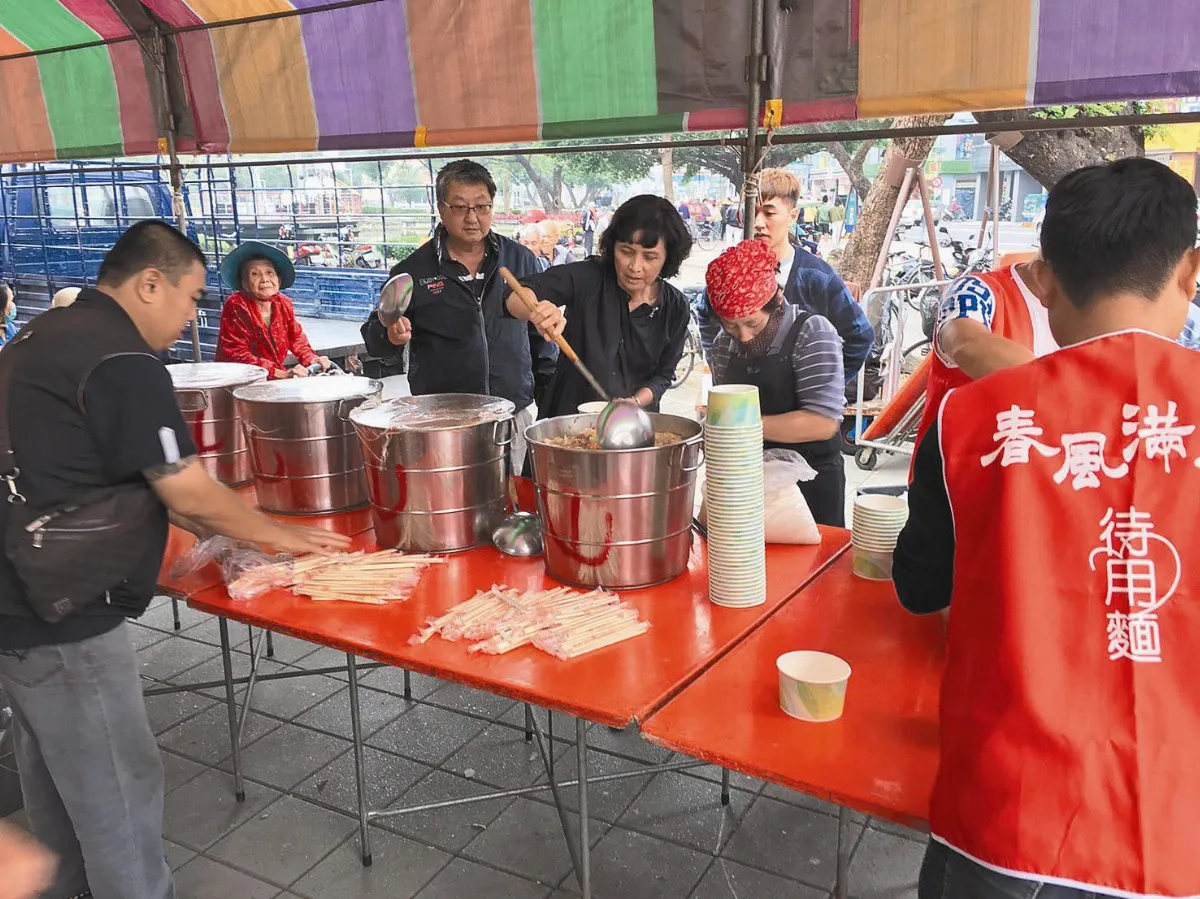 半年衝萬碗 待用麵 公園辦尾牙