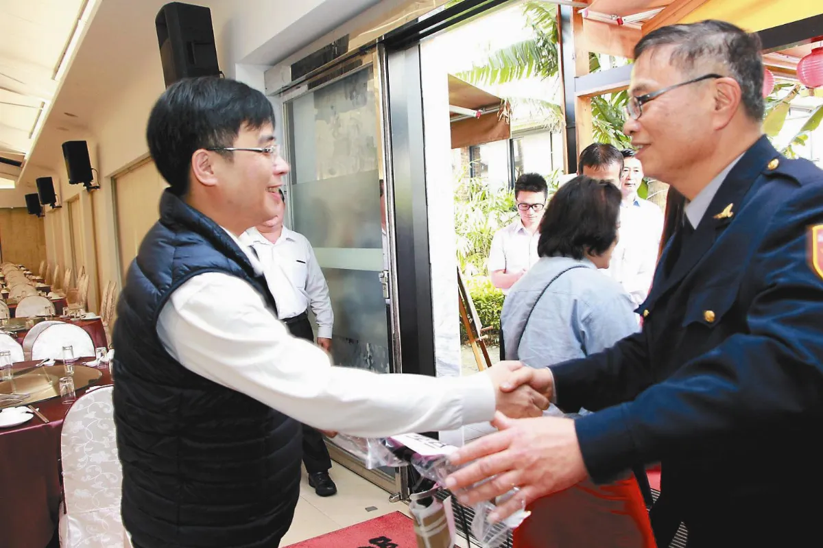 暖心局長 把工友、司機當家人