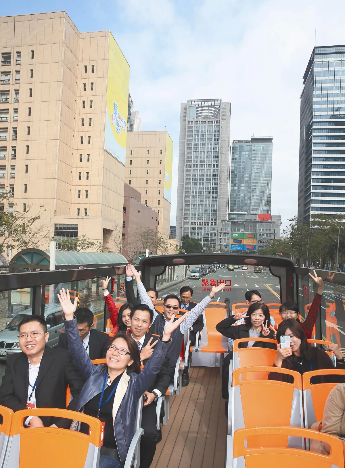 不同角度看台北 雙層巴士上路