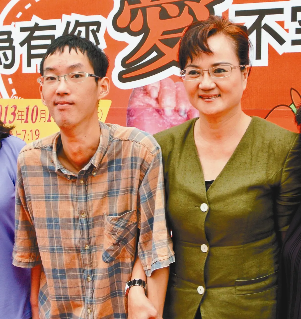為亡母而活 罕病青年自己抽痰