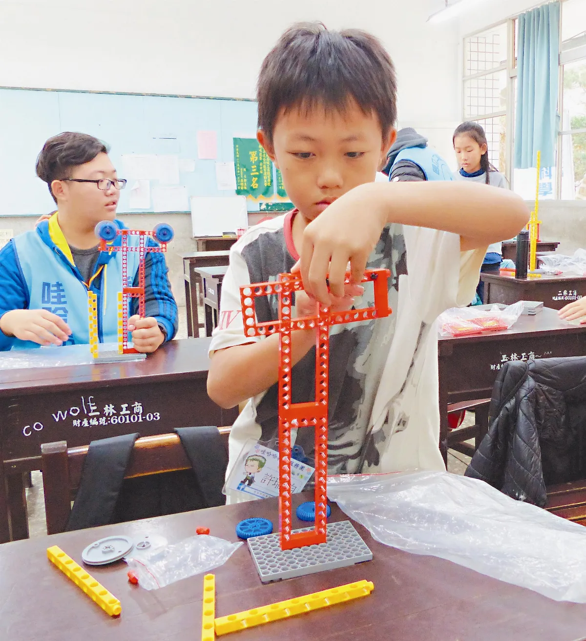 小學生樂當創客 開心玩科學