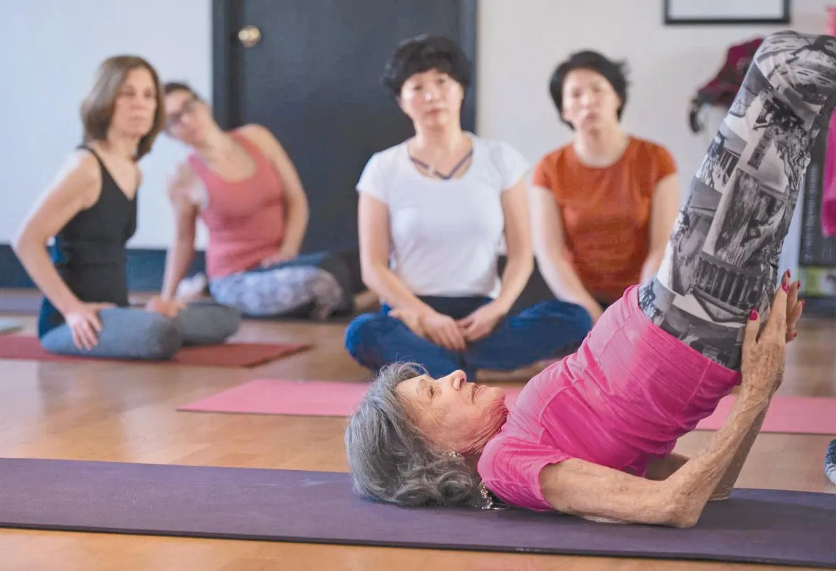 98歲人瑞 瑜伽一教75年