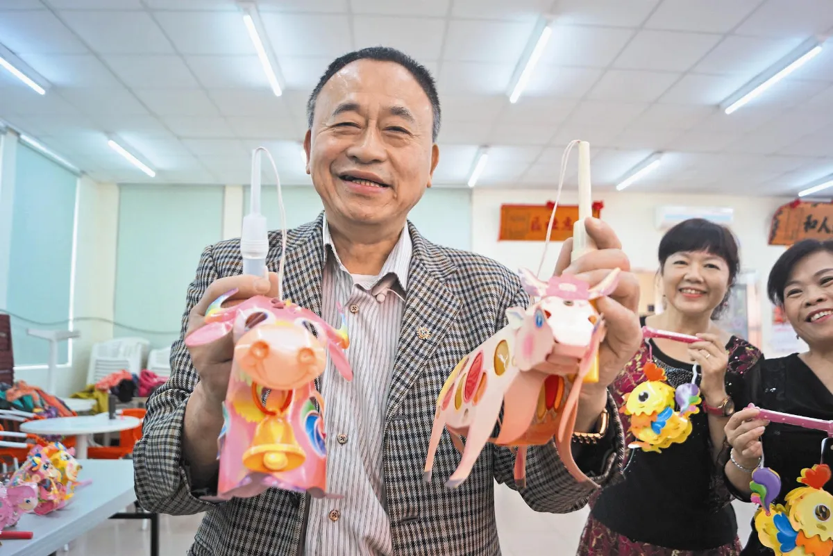 里長伯 元宵送燈籠20年