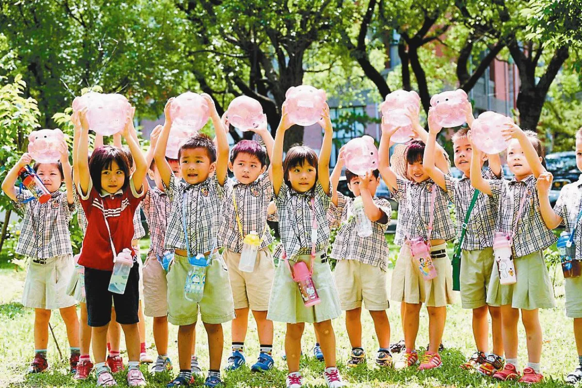 愛心豬公 小小孩幫小小孩入學