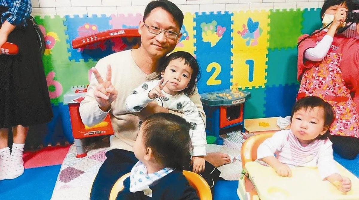 鋼鐵主管 變身柔情保爸