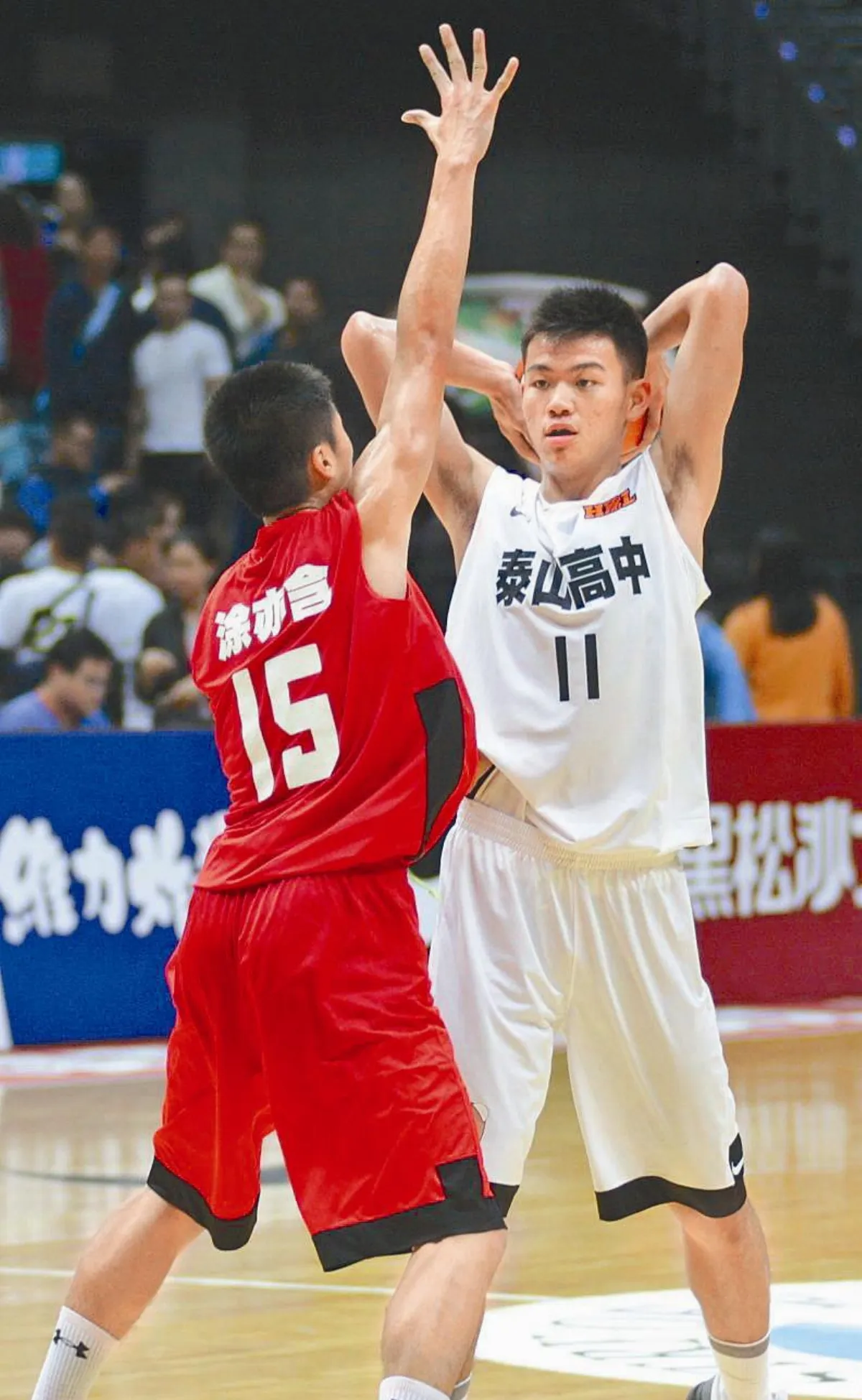 廣告板抬出場 韓杰諭拚歸隊