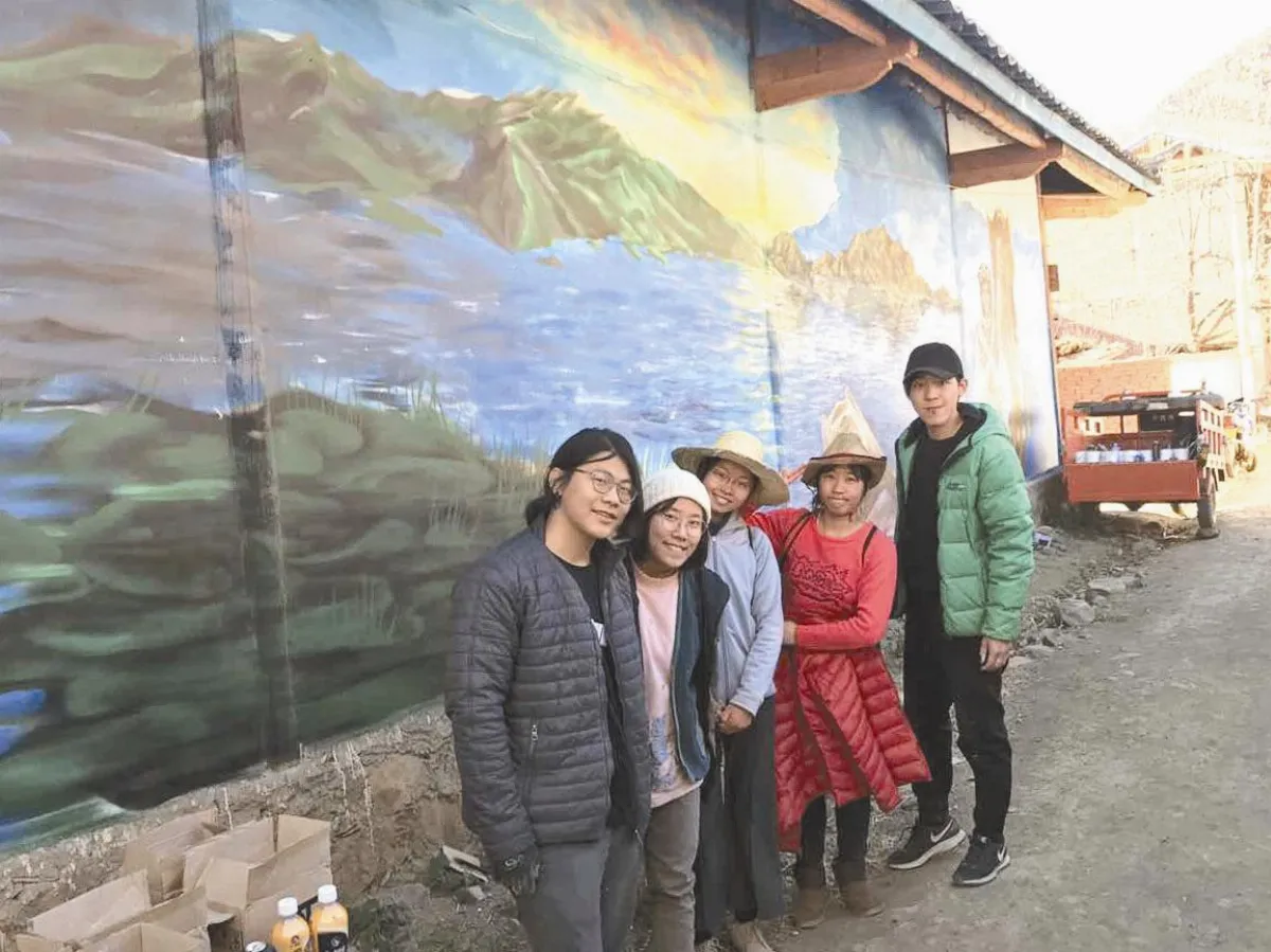 大學生赴四川 當義工復興文藝