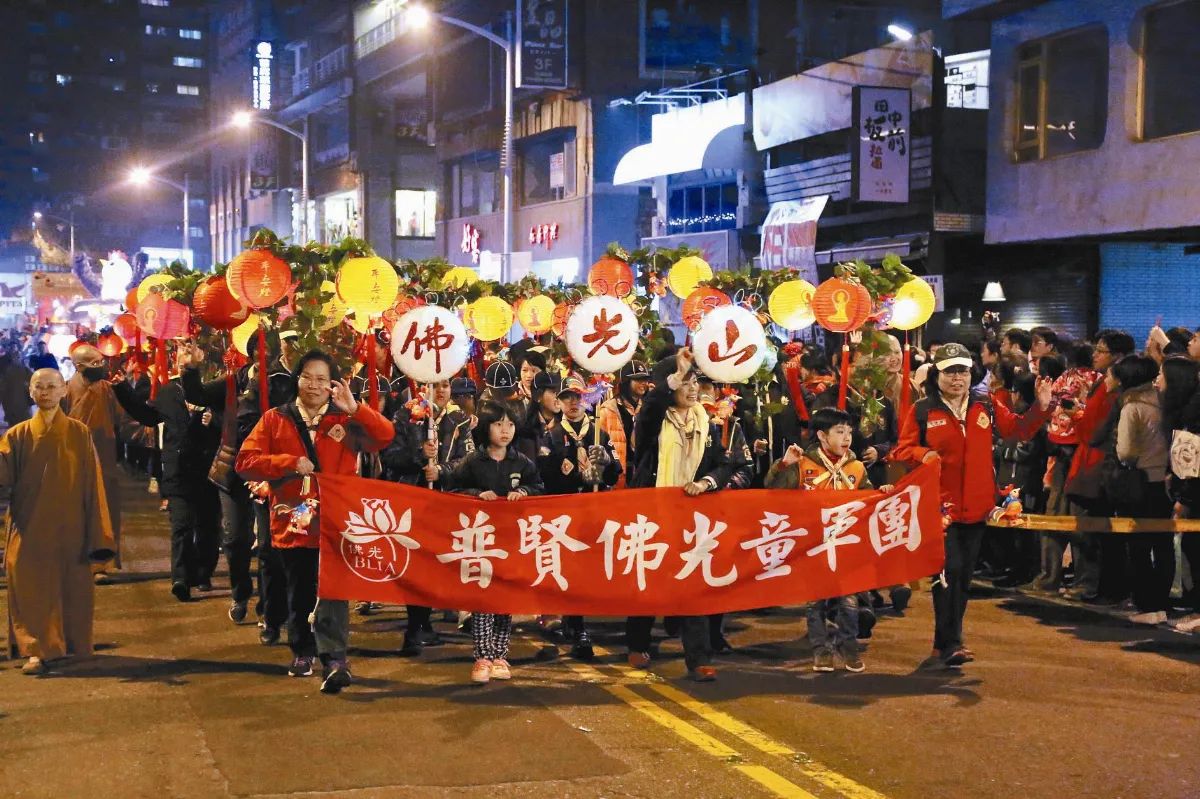 萬人提燈大遊行 佛光人參與