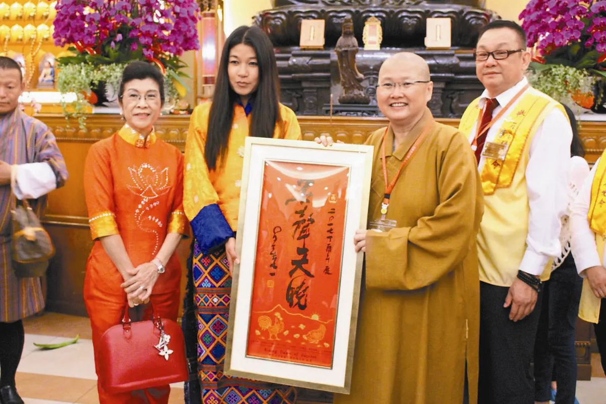 不丹公主訪東禪寺 賞燈祈福