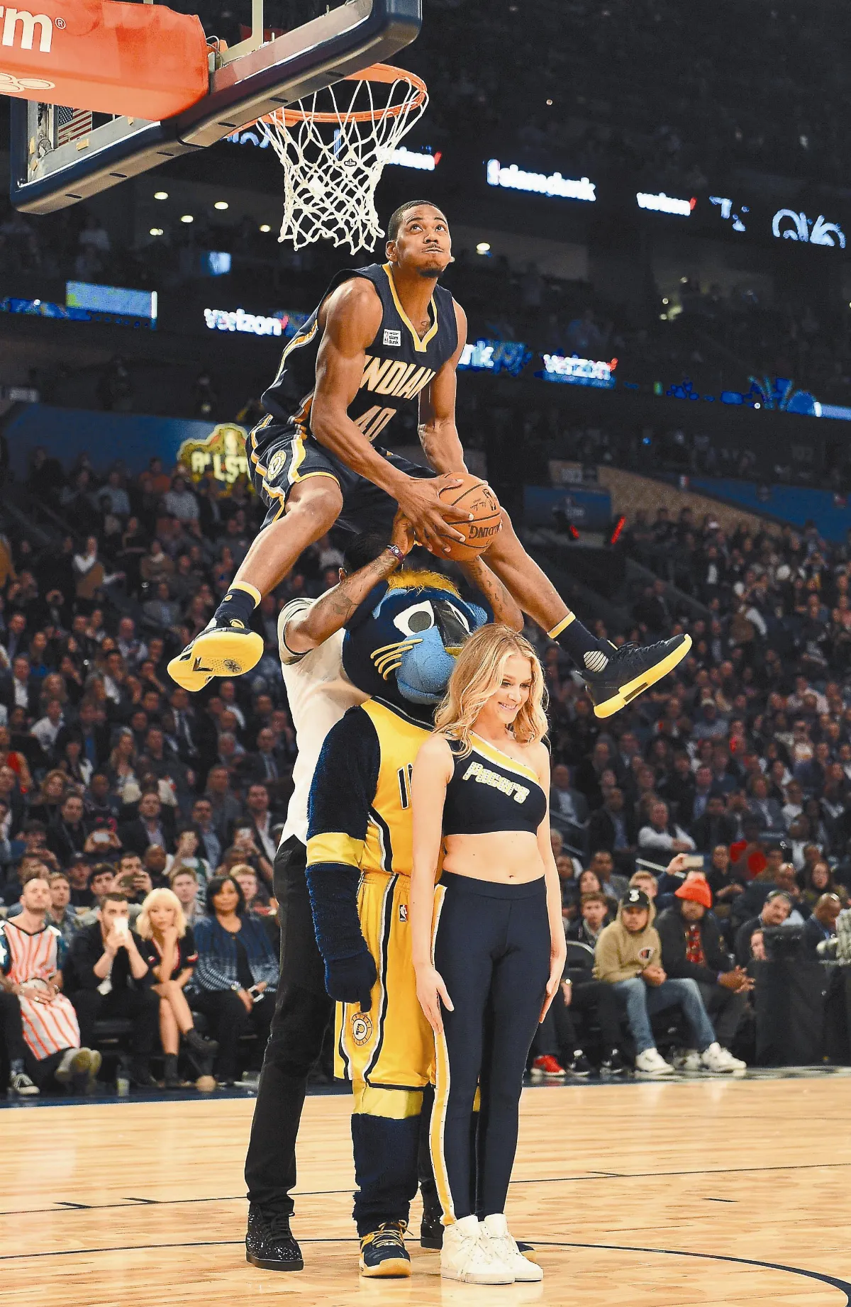 NBA灌籃大賽  溜馬羅賓遜 飛越3人灌軍