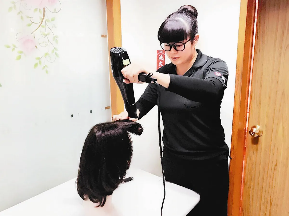 髮型設計師轉禮體師   楊玉菁助往者美麗離世