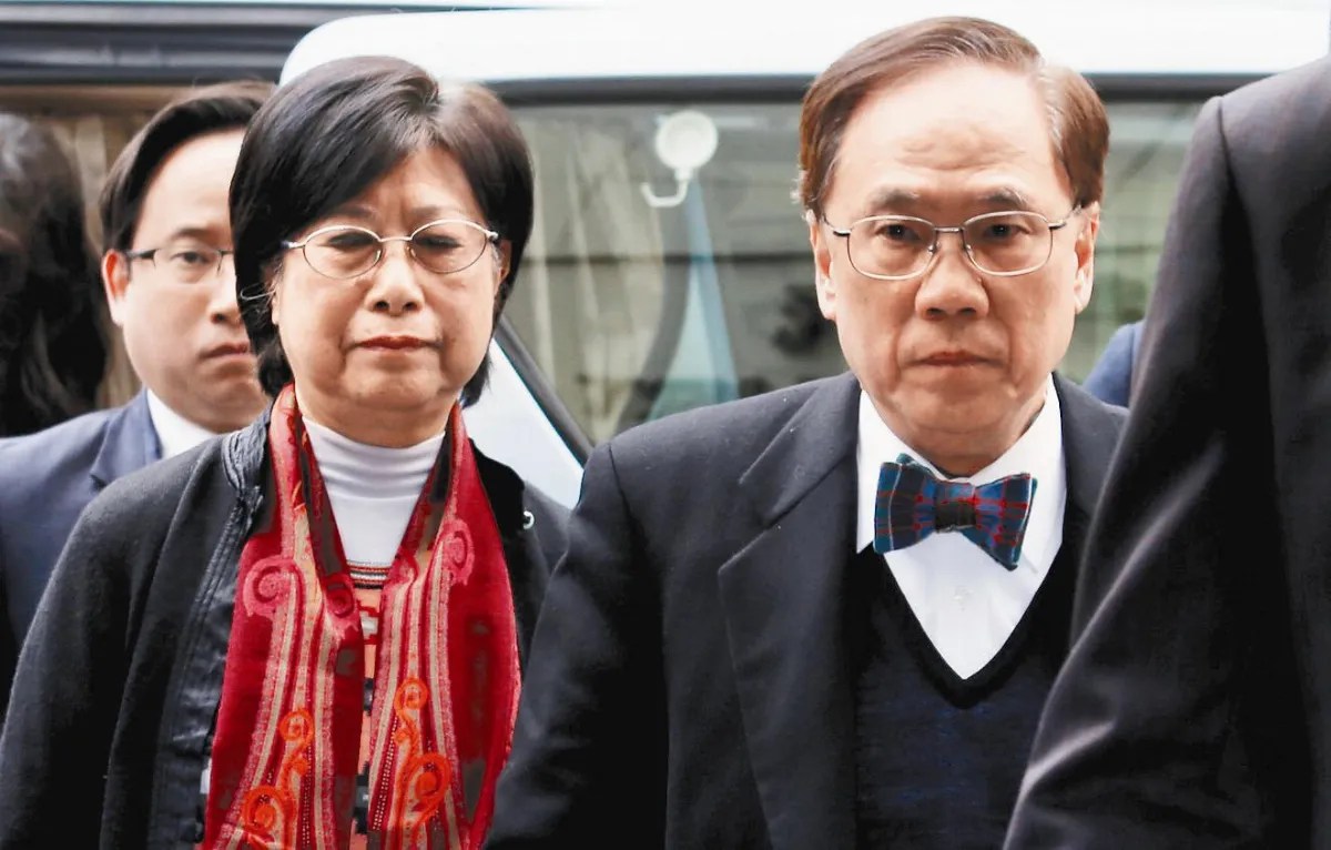 港司法首例 前特首曾蔭權遭收押