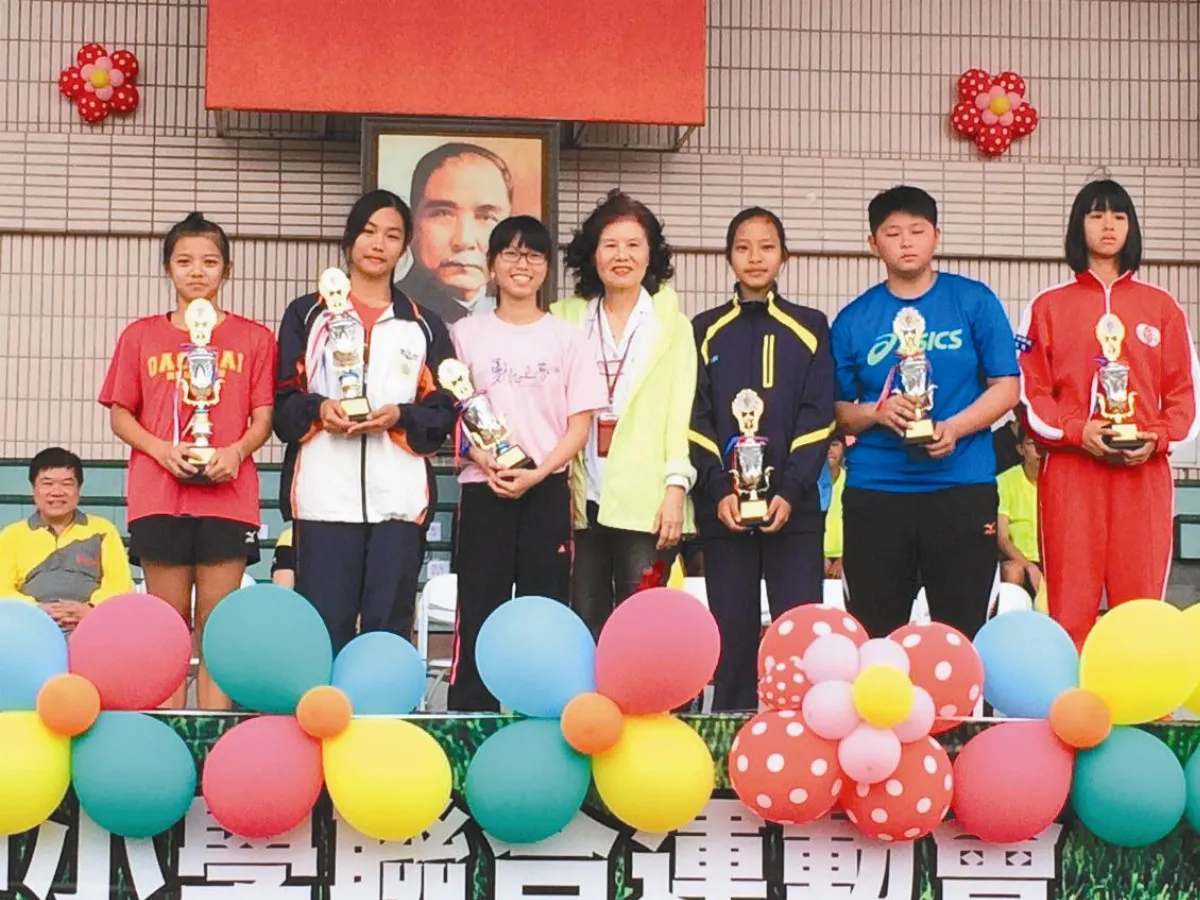 不怕烈日勤練 聯合運動會奪冠