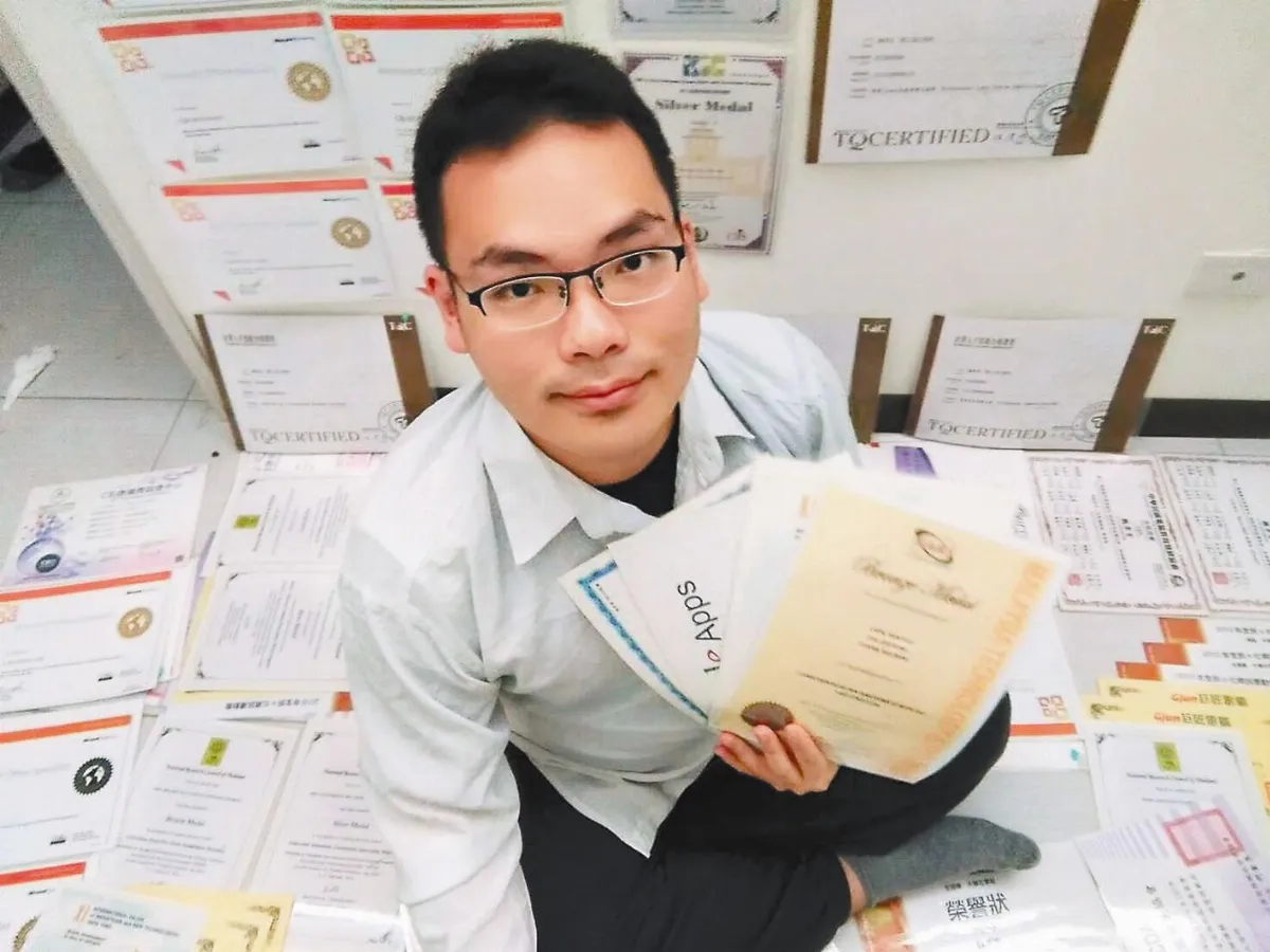 4年考取500張證照，32歲投身公益15年……  證照達人 善行一樣精采