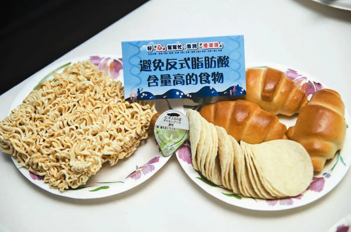 一家12口 與蒙娜麗莎同病相憐