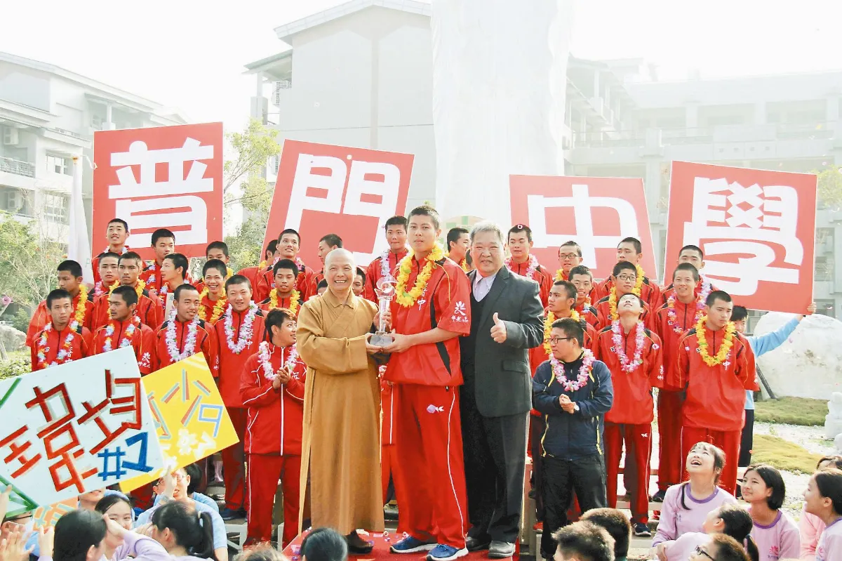 普中獲木棒賽季軍 全校迎凱旋