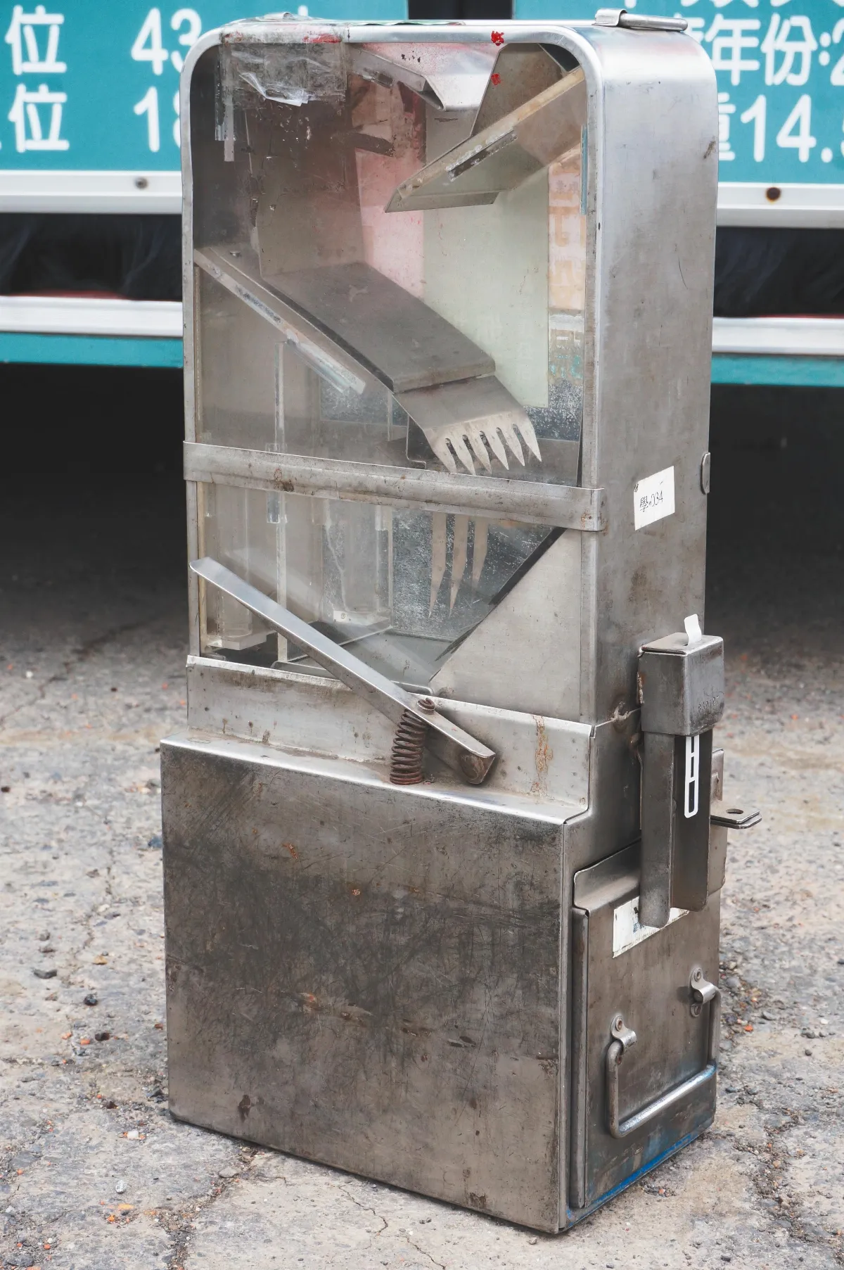 客運賣零錢箱 公車迷買回憶