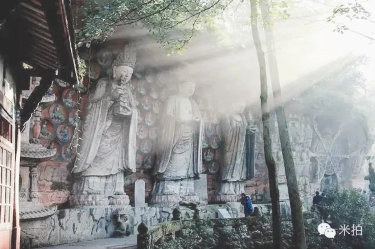 10  年拍萬佛 他手繪中國佛窟圖