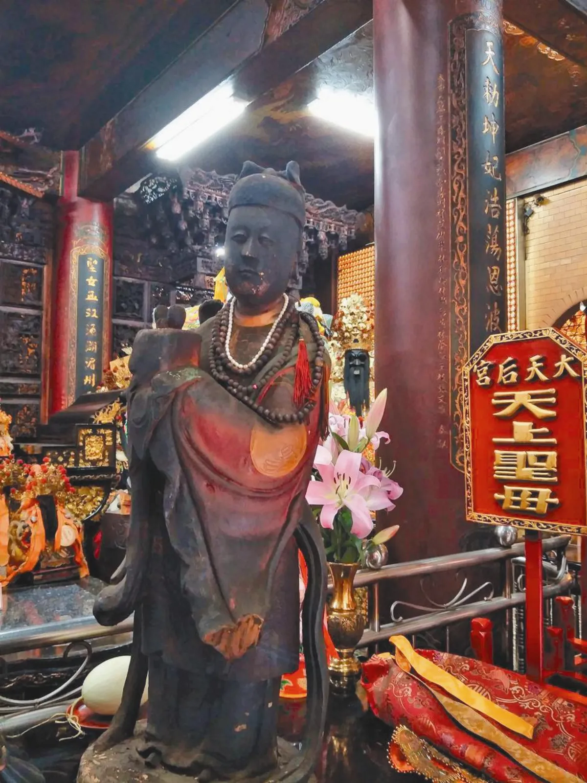 嘉義城隍廟 宮娥戴男官帽