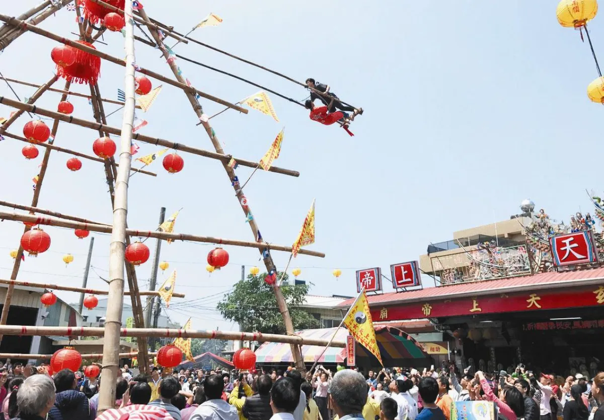 4層樓高盪鞦韆 酬神消災祈福