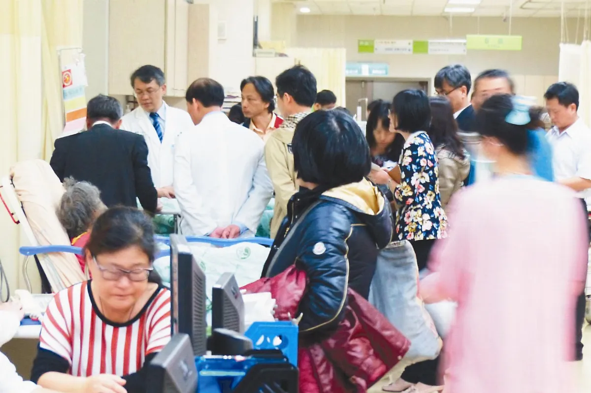 拒絕血汗醫院  醫院盈餘 優先加薪、補人