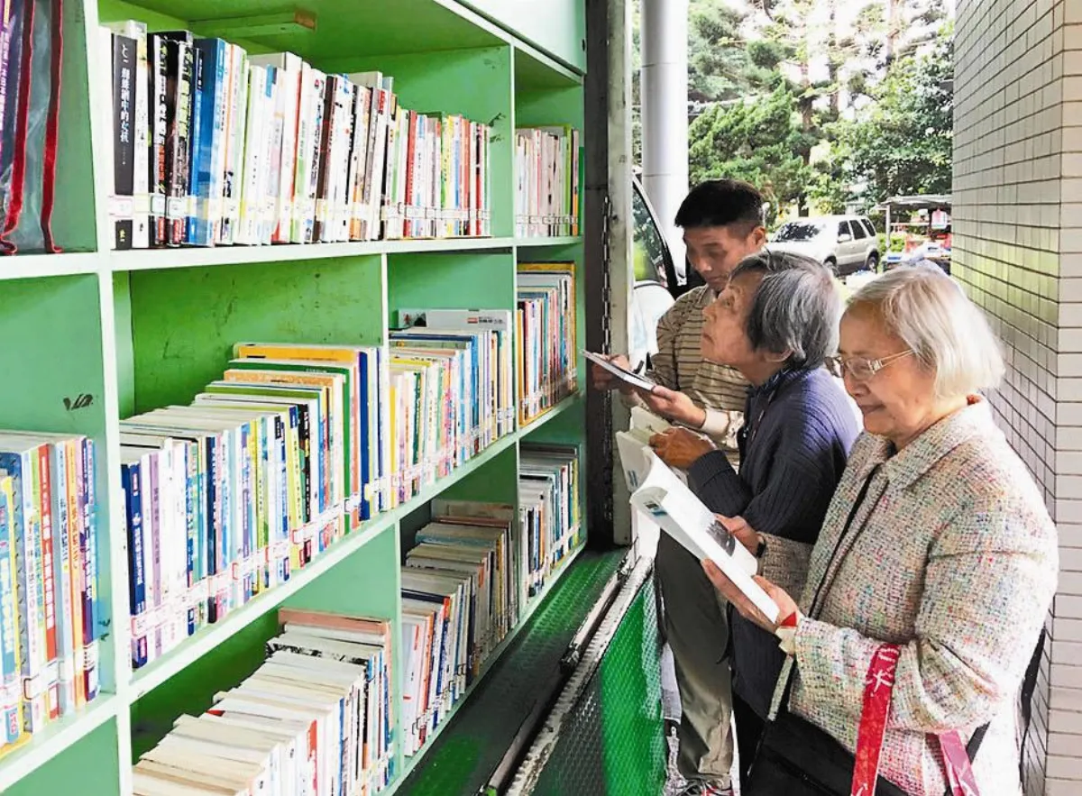 行動圖書館巡迴 長者好愛