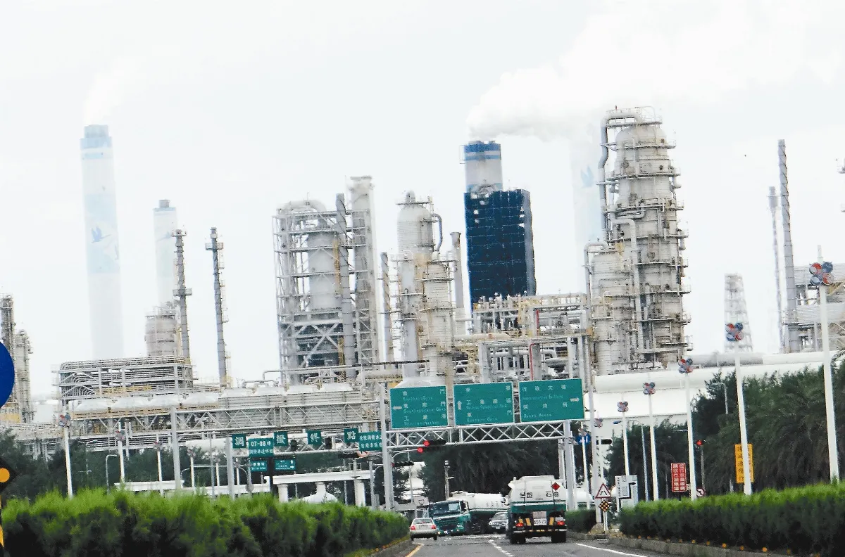 六輕許可證 展延1至2年