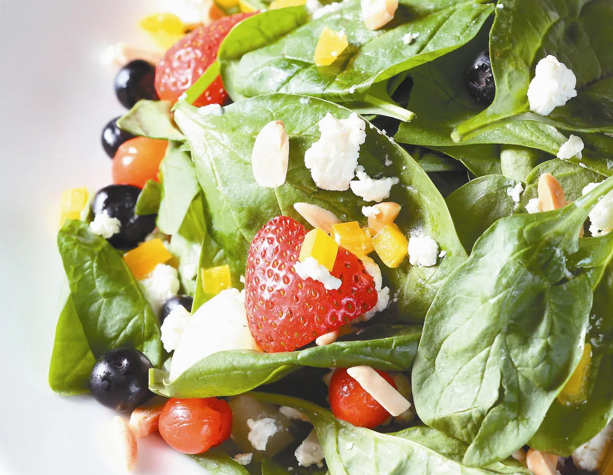 只吃水果、沙拉 少女減肥沒月事