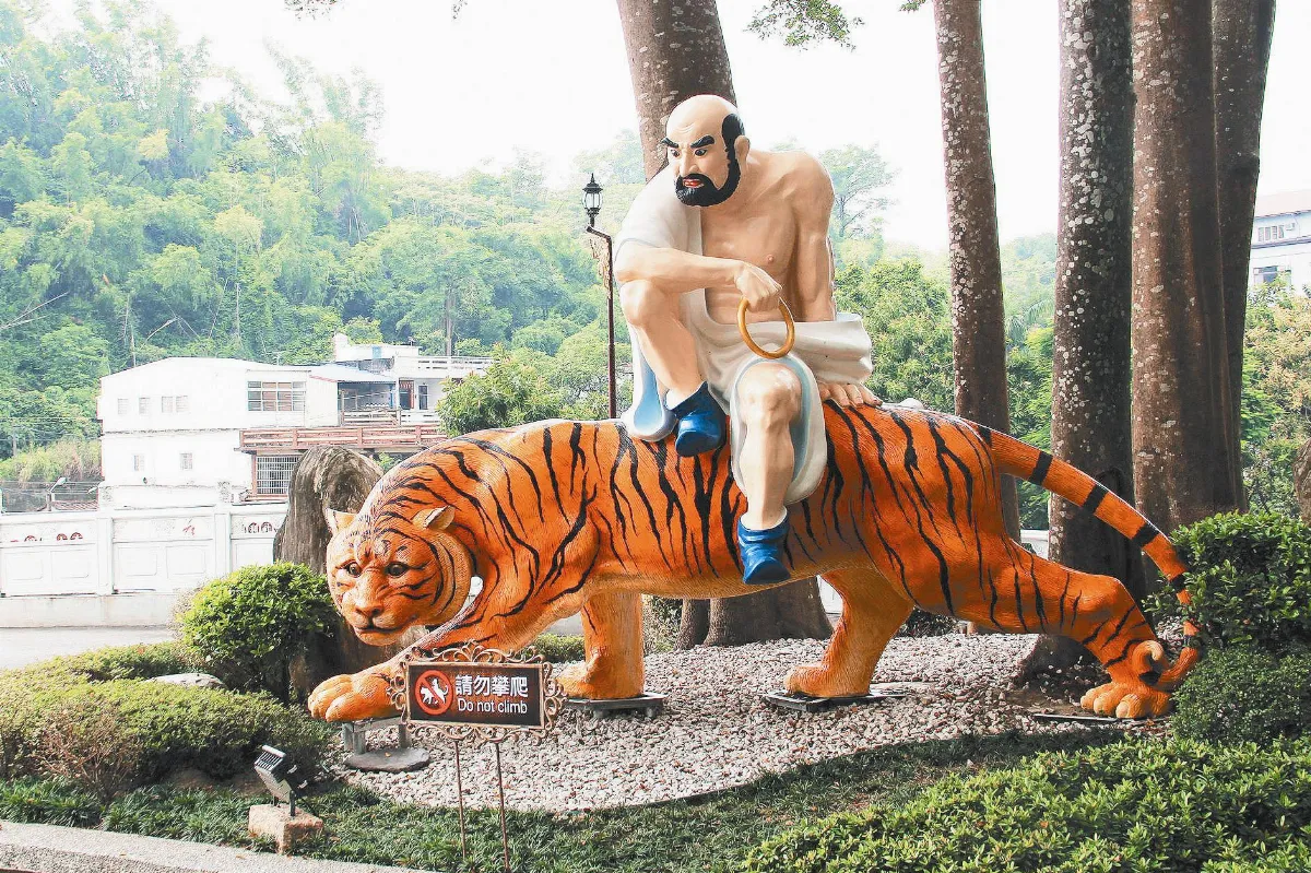 羅漢招式降龍伏虎