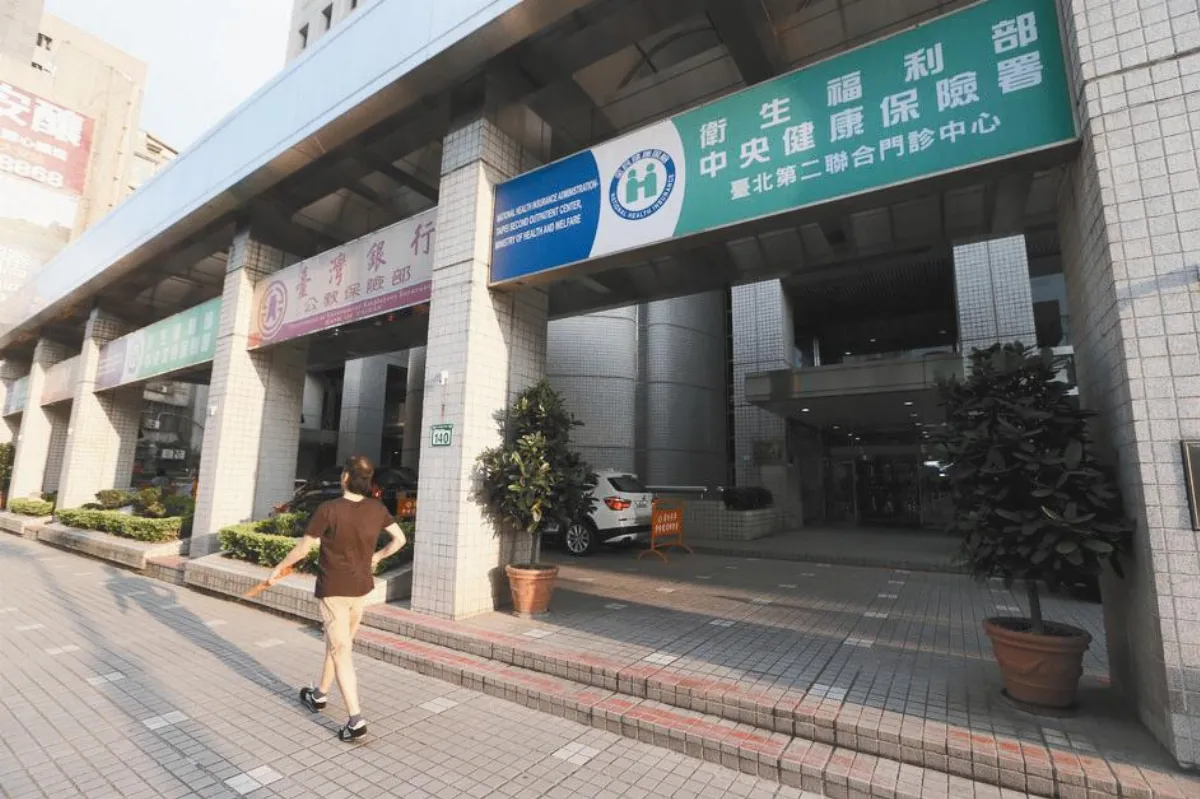 健保第二門診中心 10月熄燈