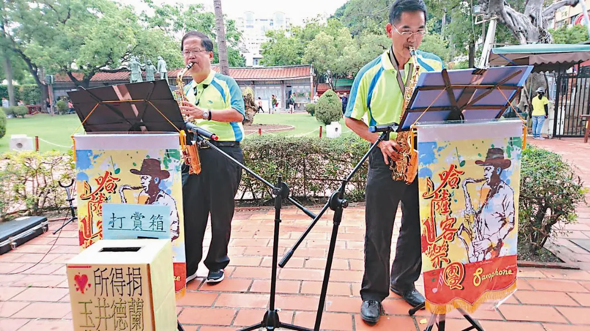 退休校長 街頭演出做公益