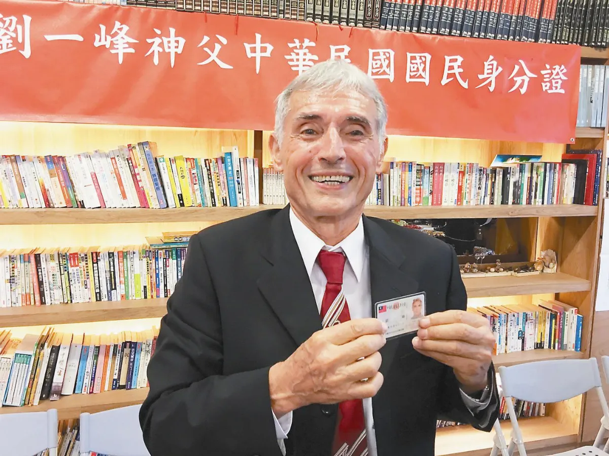 領到台灣身分證 劉一峰神父：別再叫我阿兜仔