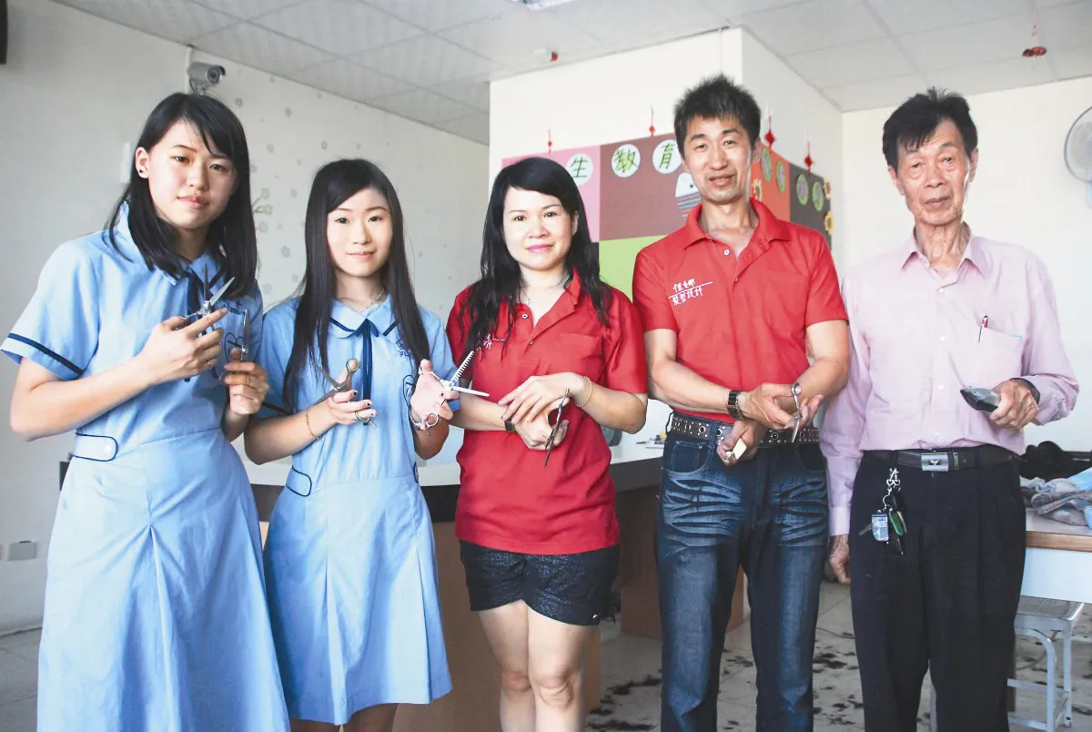 從921助災民開始 18年不間斷  一家三代 都是義剪人