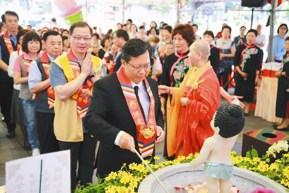 鬧區浴佛 鄭文燦：心淨即是菩薩