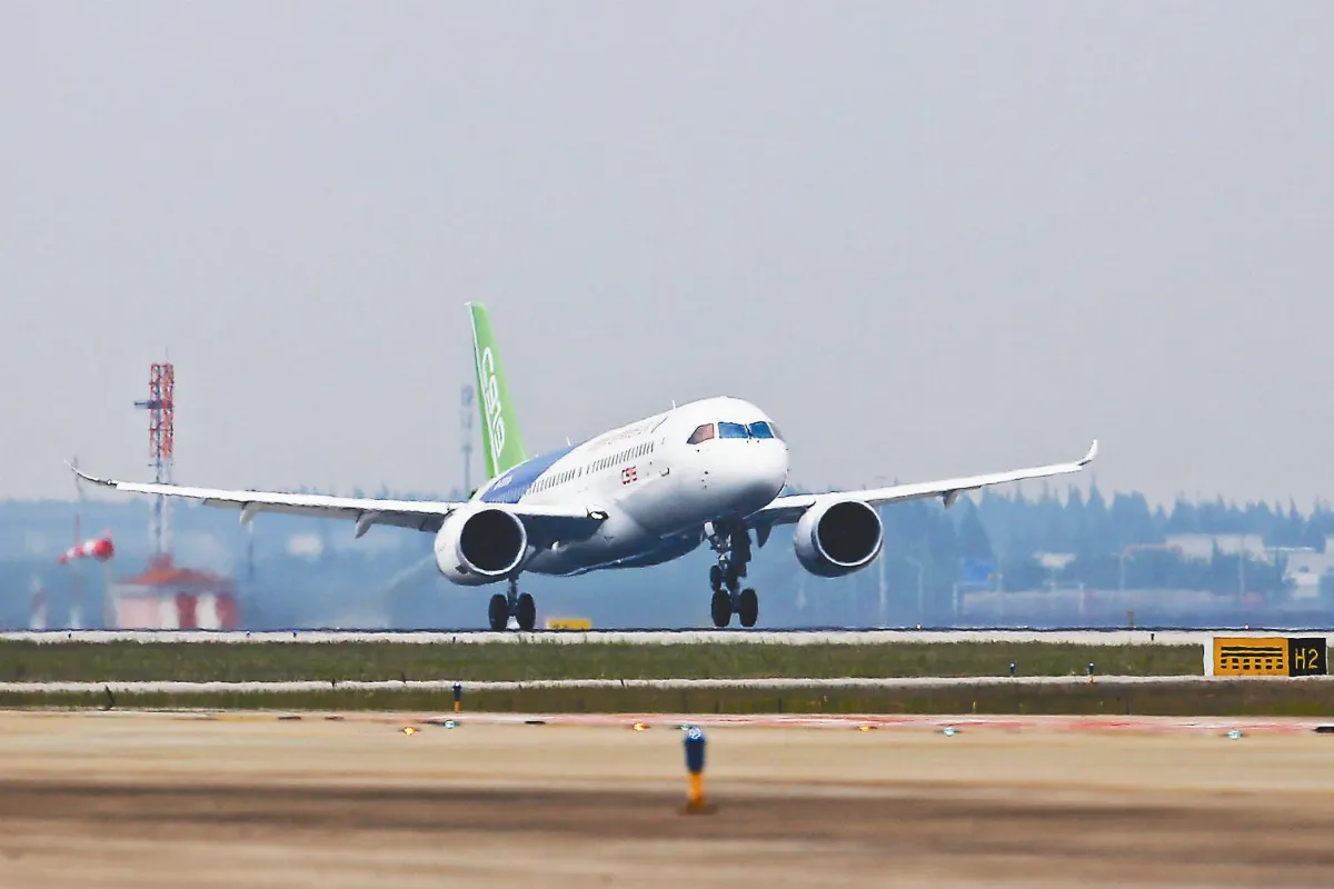 5／5大陸  自製客機首飛成功   後年量產