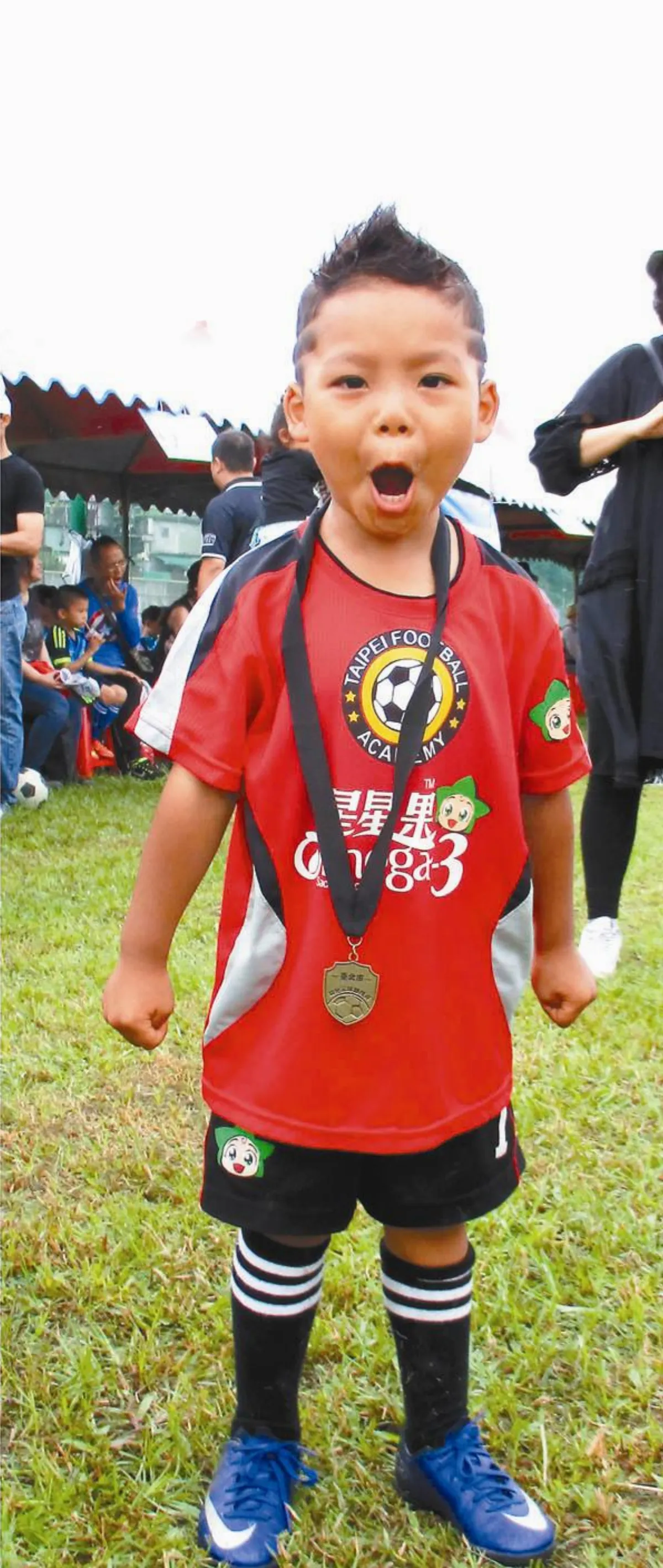 幼兒足球賽 小C羅率隊奪冠