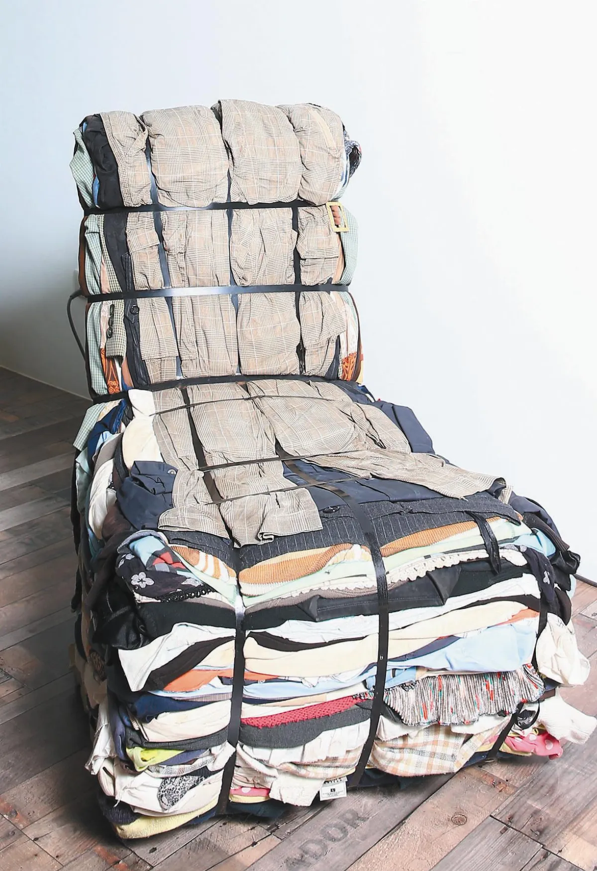 坐擁 500件藝術品 姚謙相伴入眠