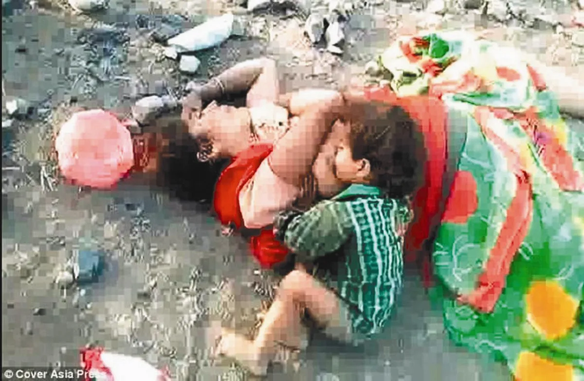 喚不醒的畫面讓人落淚…… 男嬰猛吸奶 不知媽媽已死