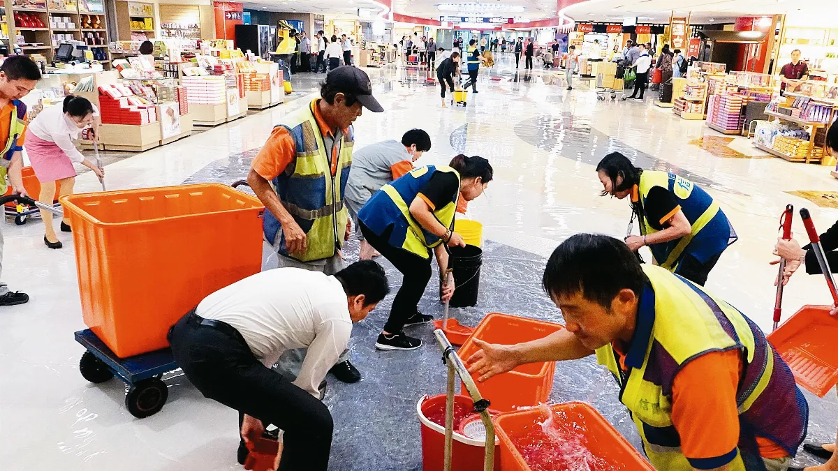 暴雨灌頂 桃機禮品大街水汪汪