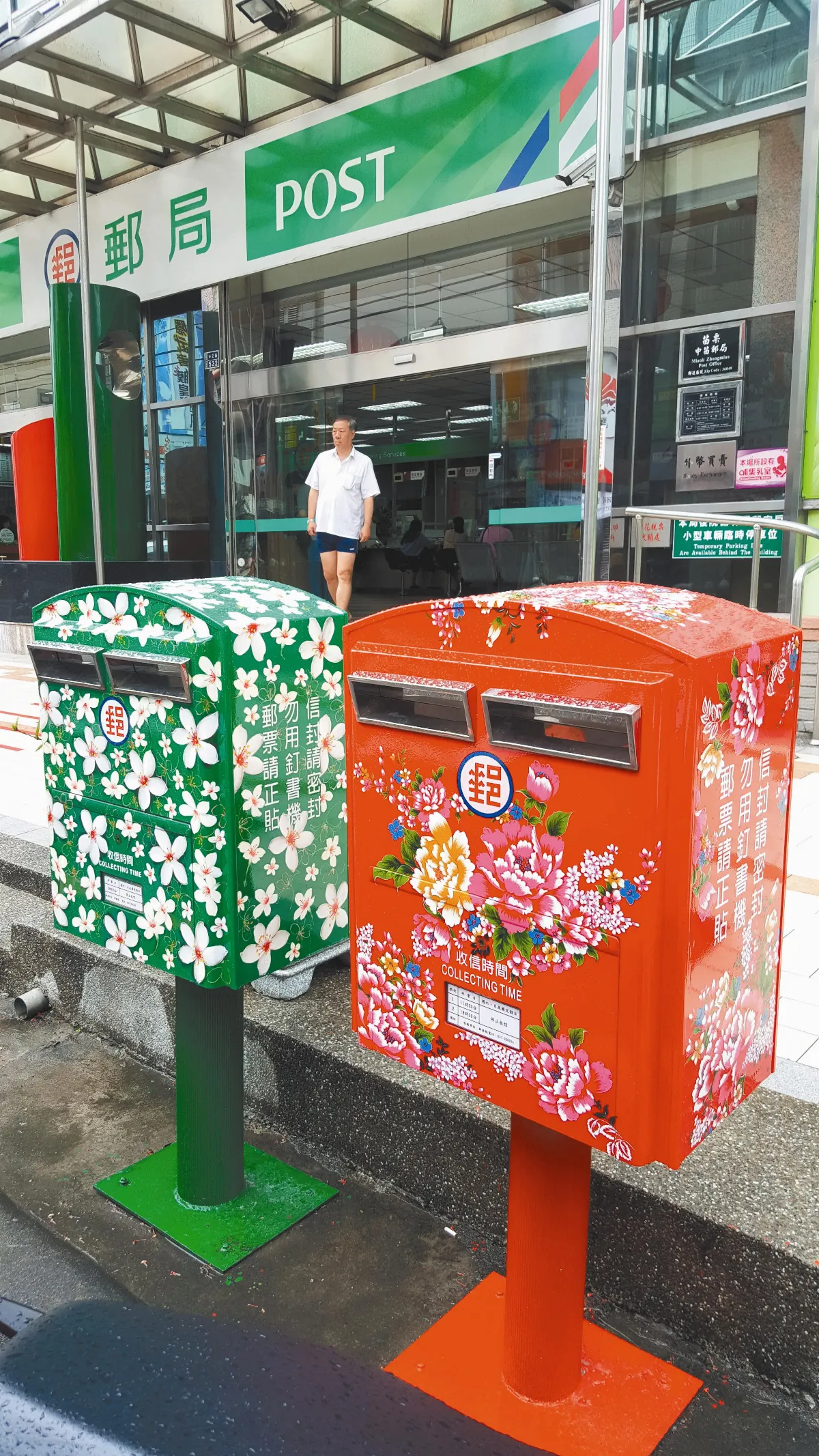 彩繪油桐花、客家花布 苗栗客家郵筒 好吸睛