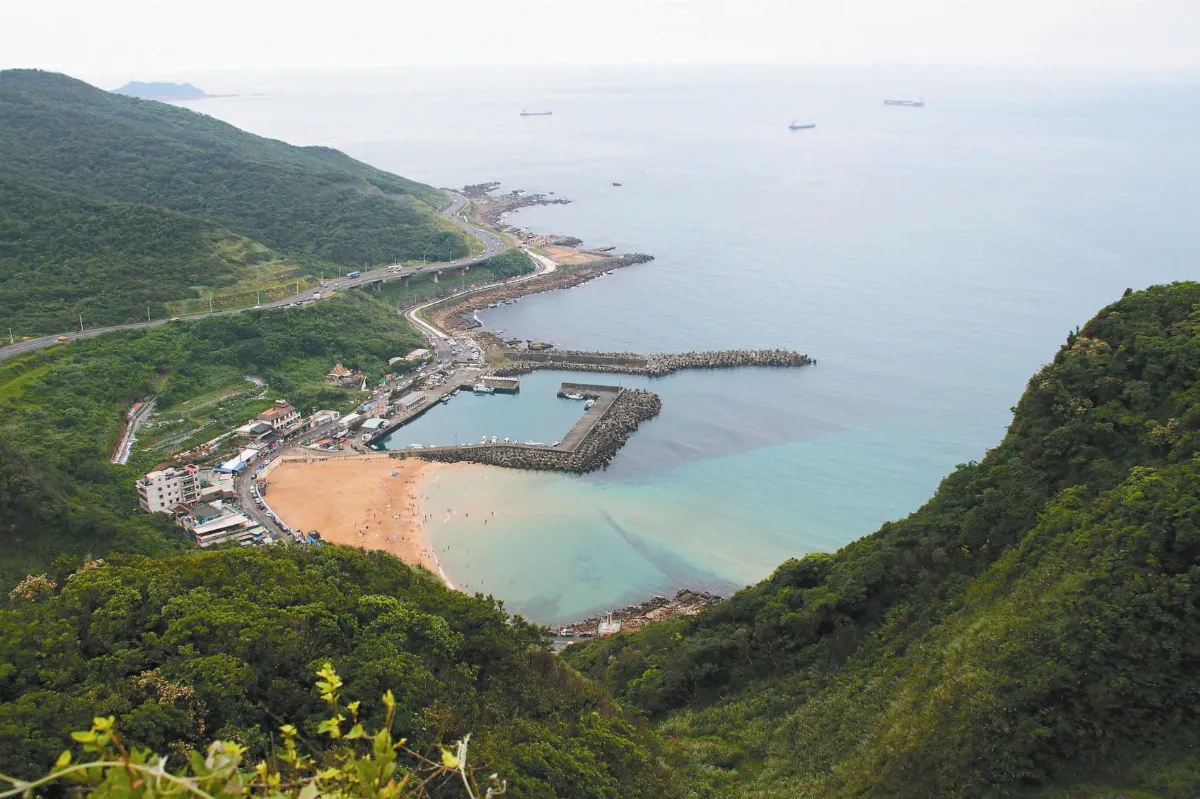 基隆老鷹岩爆紅 增設危險告示