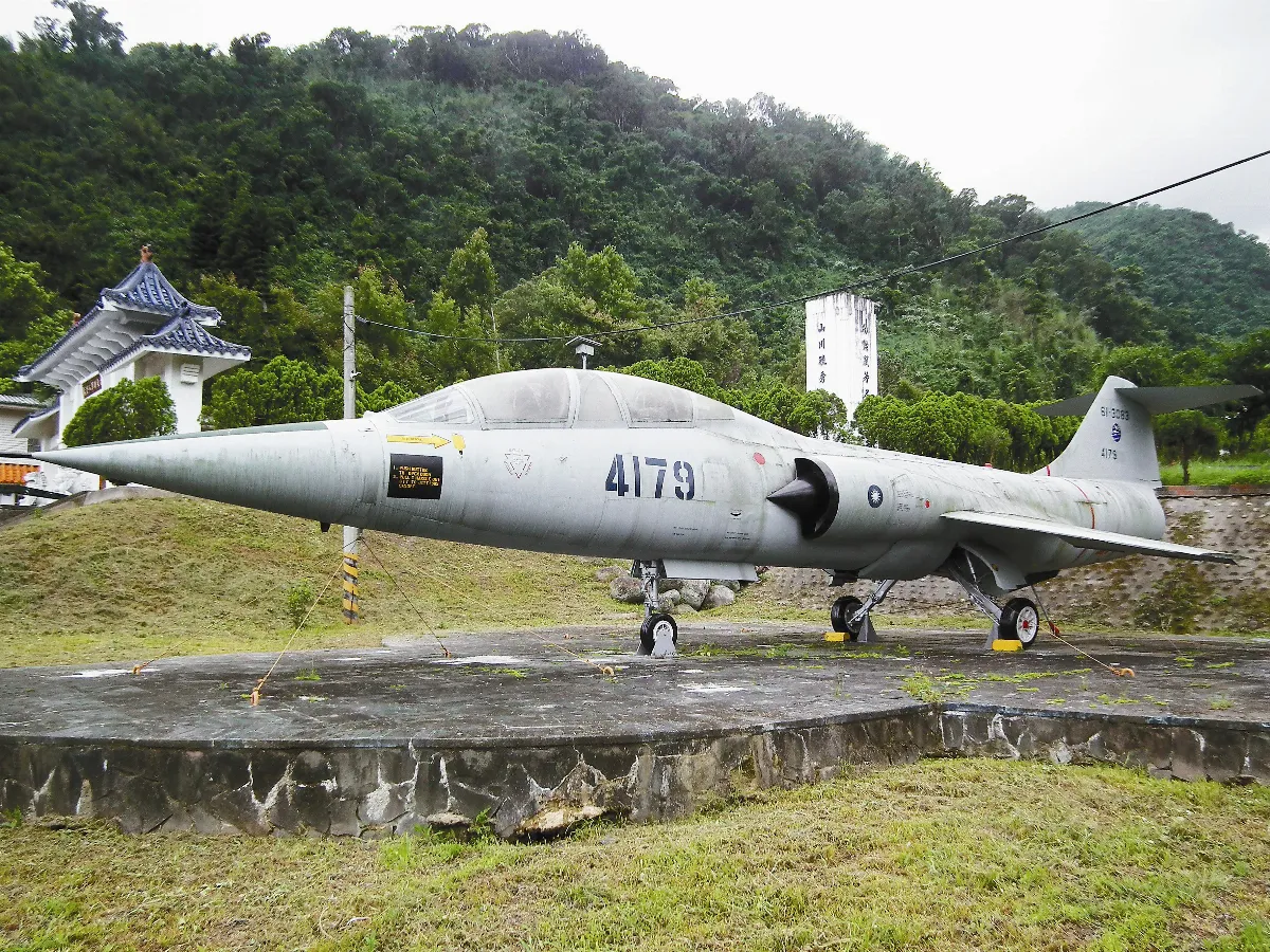 F104戰鬥機、勝利女神防空飛彈 台東軍人公墓 退役武器大觀園